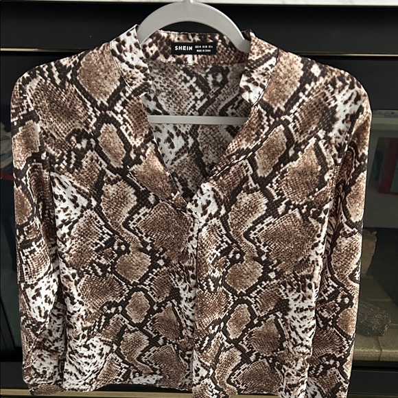 SHEIN Brown Snake Print v neck. Size 6. - Picture 1 of 4
